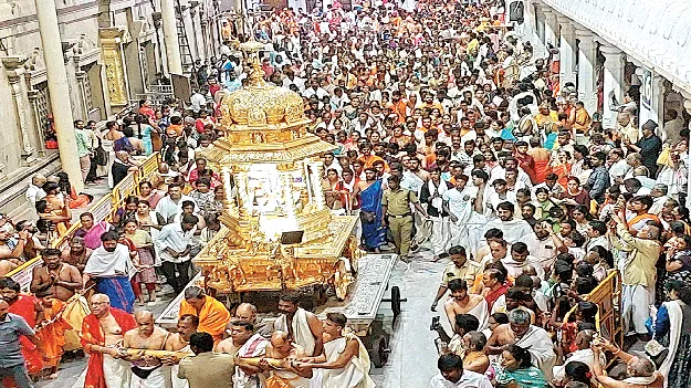 స్వర్ణరథంపై ప్రహ్లాదరాయలు 