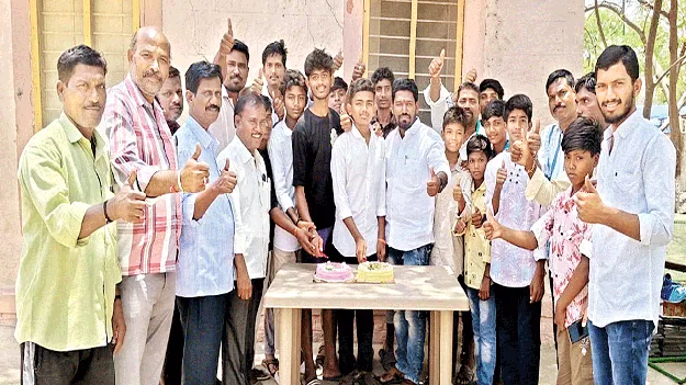 కలెక్టర్‌కు ఇచ్చిన మాట నిలబెట్టుకున్నారు