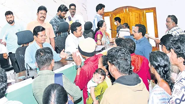 పరిష్కార వివరాలు ప్రజలకు చెప్పాలి