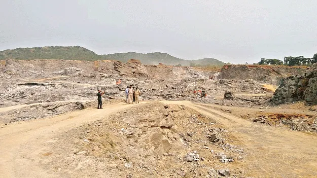 blasting in granite quarries: చంపేస్తున్నారు!