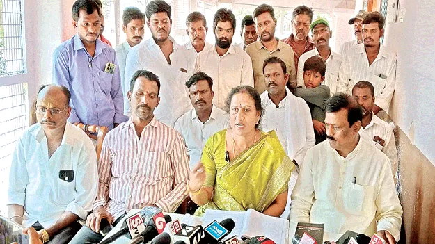 రాజకీయాల్లోకి కులాన్ని తీసుకురాకండి 