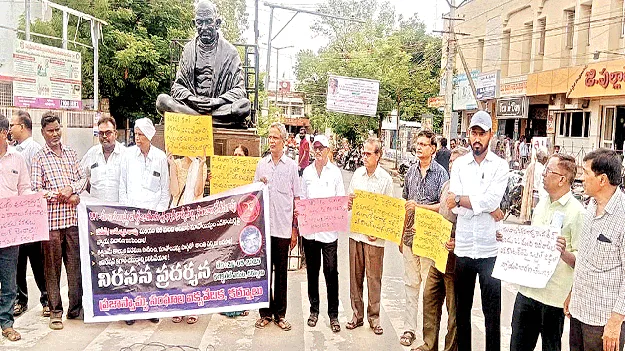 ఎనకౌంటర్లపై న్యాయ విచారణ జరిపించాలి