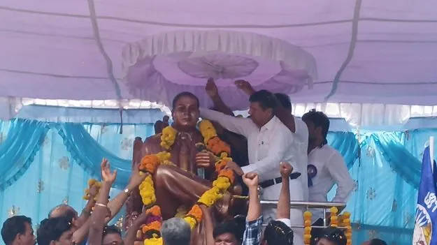 అంబేడ్కర్‌ బాటలో పయనించాలి