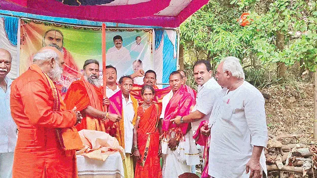 ప్రతిఒక్కరూ భక్తి మార్గాన్ని ఎంచుకోండి