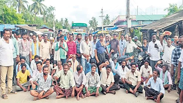 మళ్లీ రోడ్డెక్కిన అన్నదాత