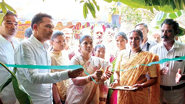 జీడిపిక్కల కొనుగోలు కేంద్రాలను వినియోగించుకోండి