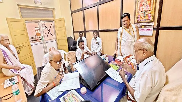 శ్రీమఠం భూముల పరిరక్షణకు కృషి 