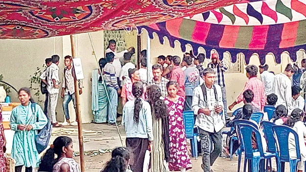   సీట్లు తక్కువ.. పోటీ ఎక్కువ.