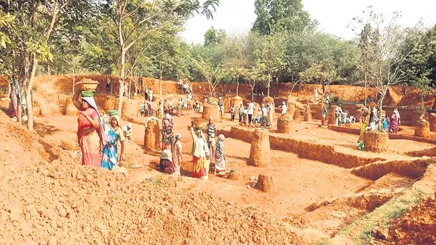 ఉపాధి పనుల్లో అక్రమాలకు చెక్‌