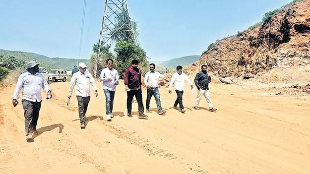 పోలవరం ఎడమ కాలువ పనుల పరిశీలన