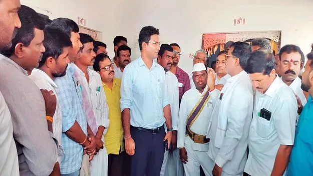 గన్నీ బ్యాగులు అందించి, లారీలను పంపిస్తాం