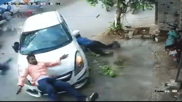 కారు బీభత్సం