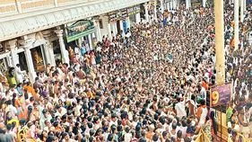 మంత్రాలయానికి పోటెత్తిన భక్తులు