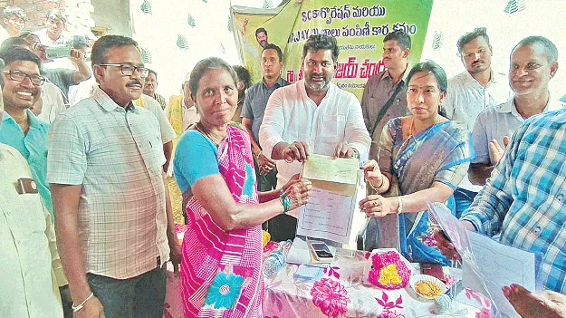 నర్సిపురం ఆదర్శంగా నిలవాలి