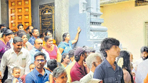 సిద్ధి వినాయక ఆలయంలో భక్తుల రద్దీ 