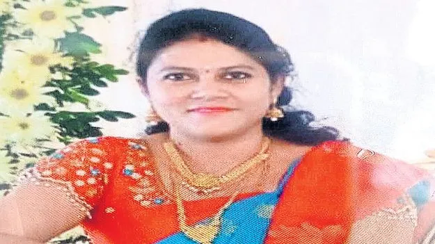 రైలు ఎక్కుతూ జారిపడి మహిళ మృతి