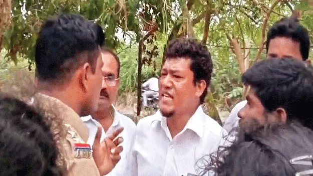 Former Minister Seediri Appalaju: పోలీస్‌ స్టేషన్‌లో సీదిరి హల్‌చల్‌ 