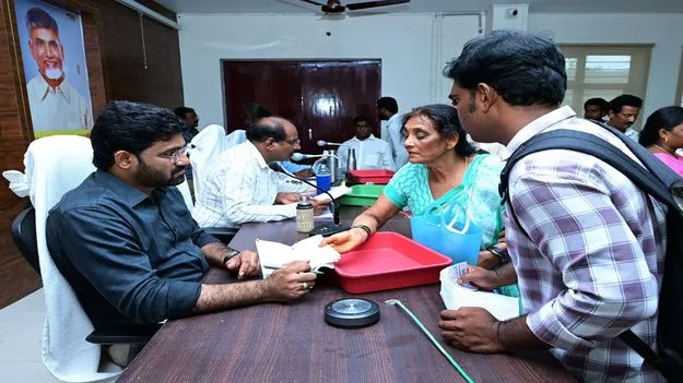 సమస్యలను క్షేత్రస్థాయిలో పరిశీలించండి : జాయింట్‌ కలెక్టర్‌