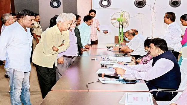 సమస్యలను త్వరితగతిన పరిష్కరించాలి