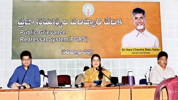 యోగాంధ్రపై దృష్టి పెట్టండి