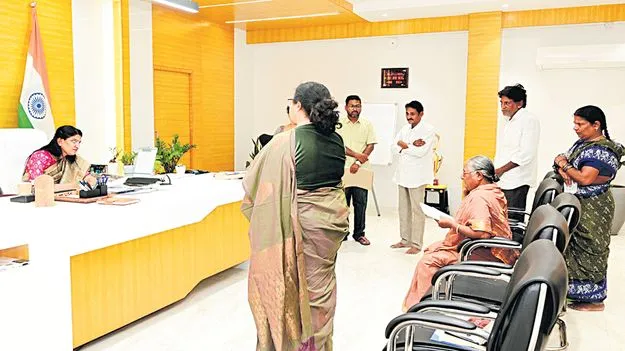 అమ్మా నాన్నలను..అనాథలను చేయవద్దు!