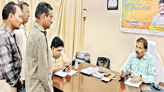 గడువులోగా పరిష్కరించాలి: కమిషనర్‌