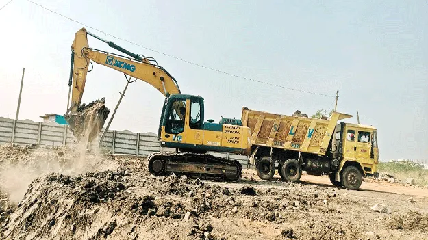 నల్ల మట్టినీ వదలడం లేదు..?