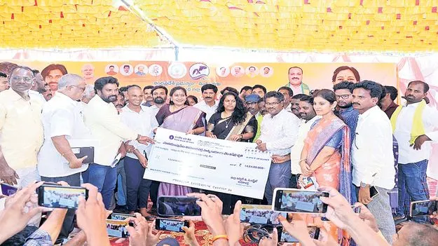 మత్స్యకారులు రియల్‌ హీరోలు