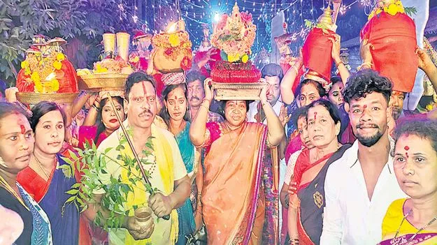 వైభవంగా ముత్యాలమ్మ అనుపోత్సవం