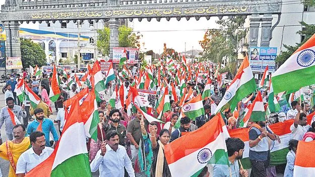 Khammam: ఖమ్మం తిరంగా ర్యాలీలో ఉద్రిక్తత