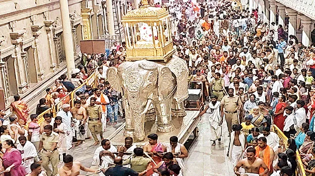 వెండి గజవాహనంపై ప్రహ్లాదరాయలు