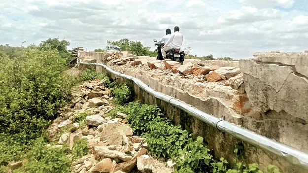 రెయిలింగ్‌ లేని వంతెన