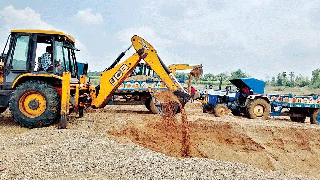 They are robbing the river..! నదిని దోచేస్తున్నారు..!