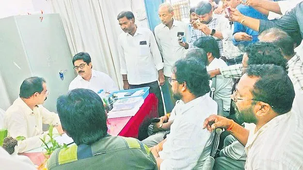 ఇసుక, గ్రావెల్‌ దందాను 48 గంటల్లో ఆపాల్సిందే