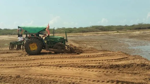 పెదపట్నంలో భూముల రగడ!