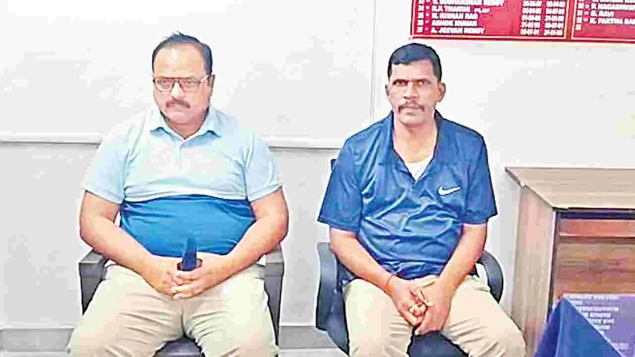 Suryapet: ఏసీబీ అదుపులో సూర్యాపేట డీఎస్పీ, పట్టణ సీఐ