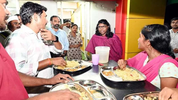 సకాలంలో రీ సర్వే పూర్తి చేయండి