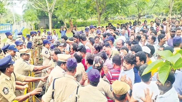 ఉపాధి కల్పించకపోతే  చంపేయండి