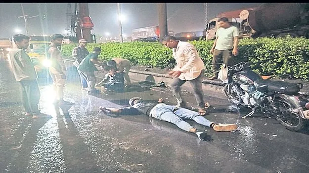 నెత్తురోడుతున్న రోడ్లు