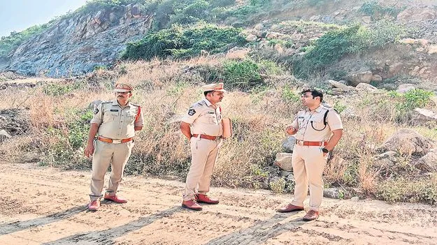 రాయి క్వారీల్లో భద్రతా ప్రమాణాలు పాటించాలి