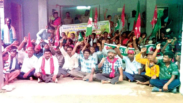 సాగు పట్టాలు ఇవ్వండి 