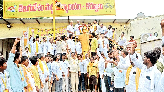 ఎన్టీఆర్‌కు ఘన నివాళి