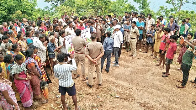 No one gives away fields. పొలాలను ఇచ్చేది లేదు