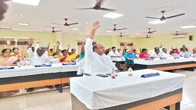 Shock for YCP in Bobbili బొబ్బిలిలో వైసీపీకి షాక్‌