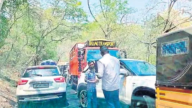 లంబసింగిలో ట్రాఫిక్‌ జామ్‌