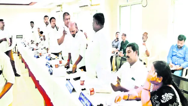 illegal construction అక్రమ కట్టడాలపై అట్టుడికిన కౌన్సిల్‌ 