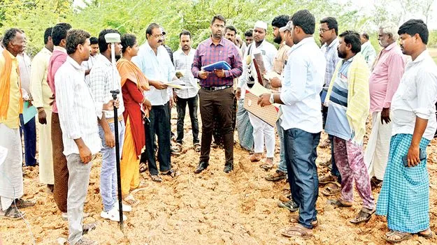 రీసర్వే పనులు వేగవంతం చేయాలి 