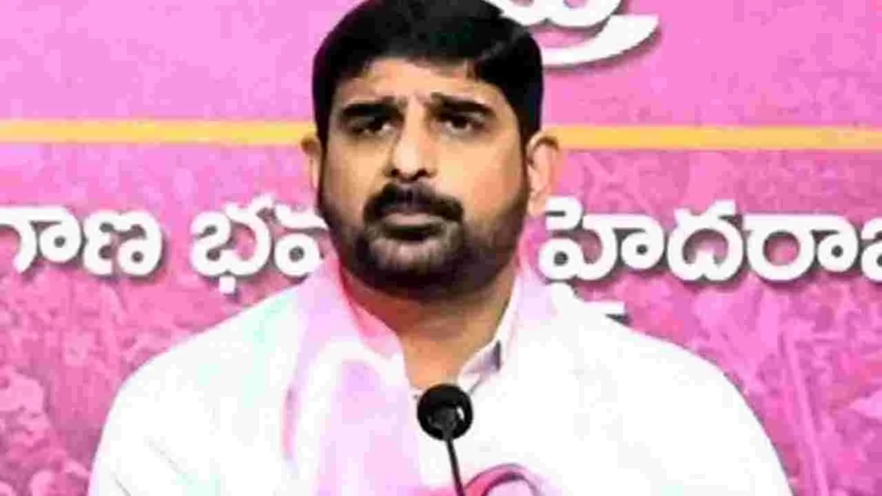ఎమ్మెల్యే కౌశిక్‌రెడ్డిపై ఎస్సీ, ఎస్టీ అట్రాసిటీ కేసు