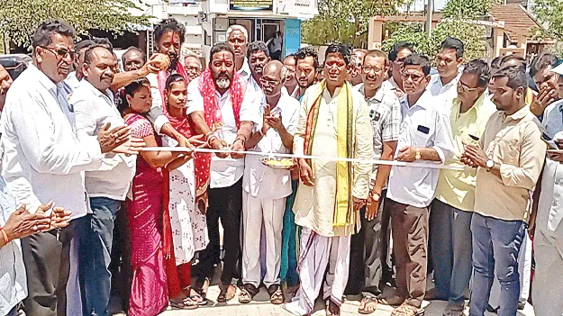 మౌలిక వసతుల కల్పనకు ప్రాధాన్యం 