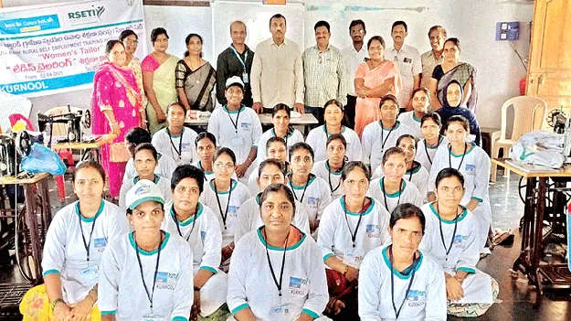 మహిళలు అన్ని రంగాల్లో రాణించాలి